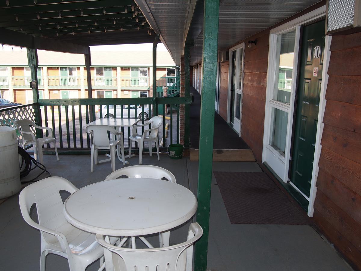 Airways Motel Cold Lake Extérieur photo